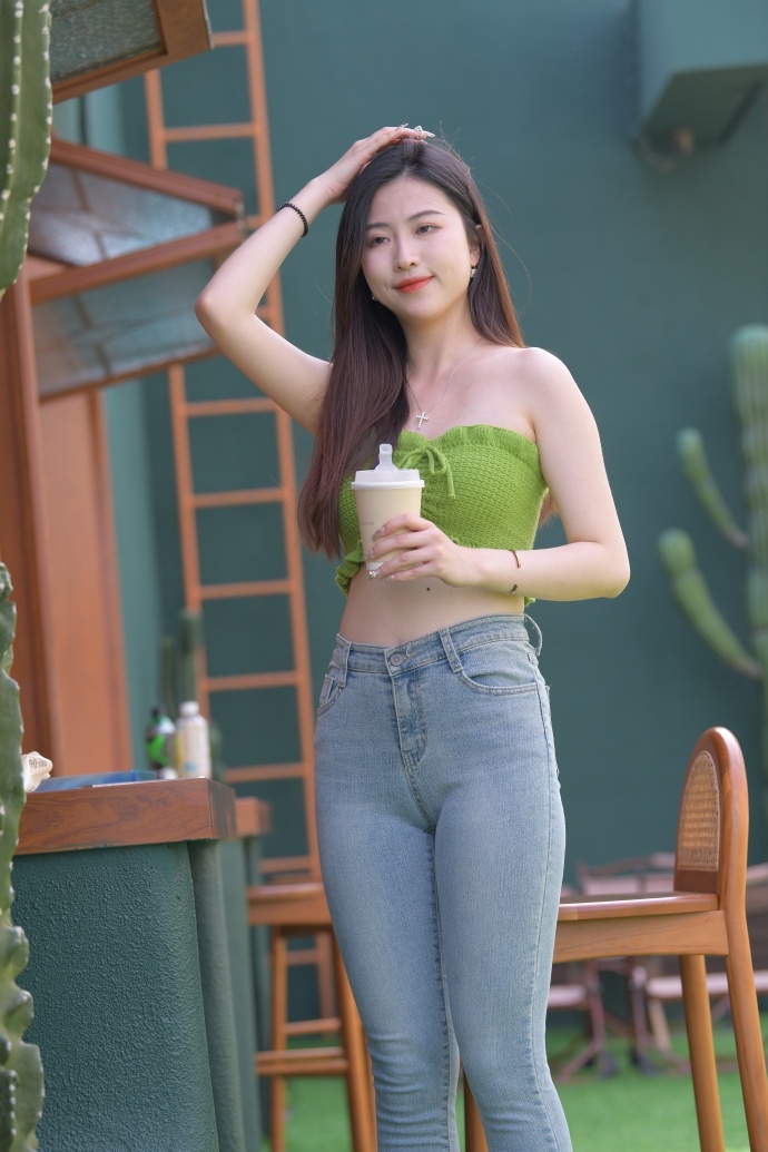 腿让男生吃草莓膀胱麻将胡了女生迈开(图1)