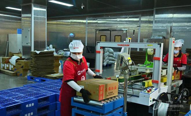 烹百味 匠心熬就“味滋香”麻将胡了免费试玩一勺底料(图4)